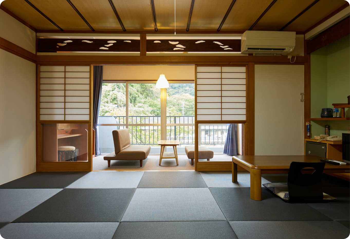 全室リバービューの開放感あるお部屋